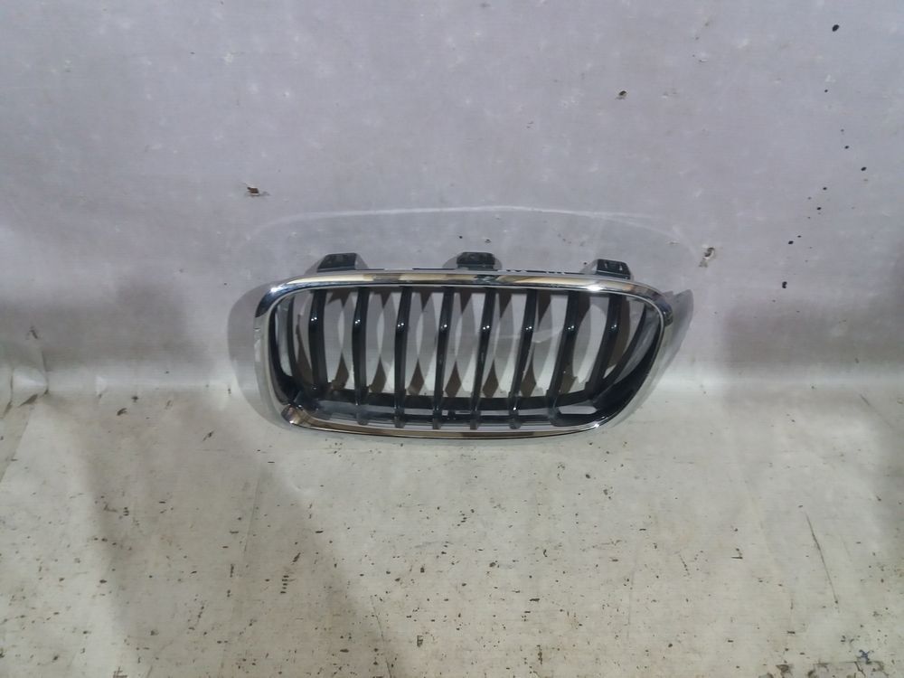 Б/У Решётка BMW F30 LH 23118 — изображение 2