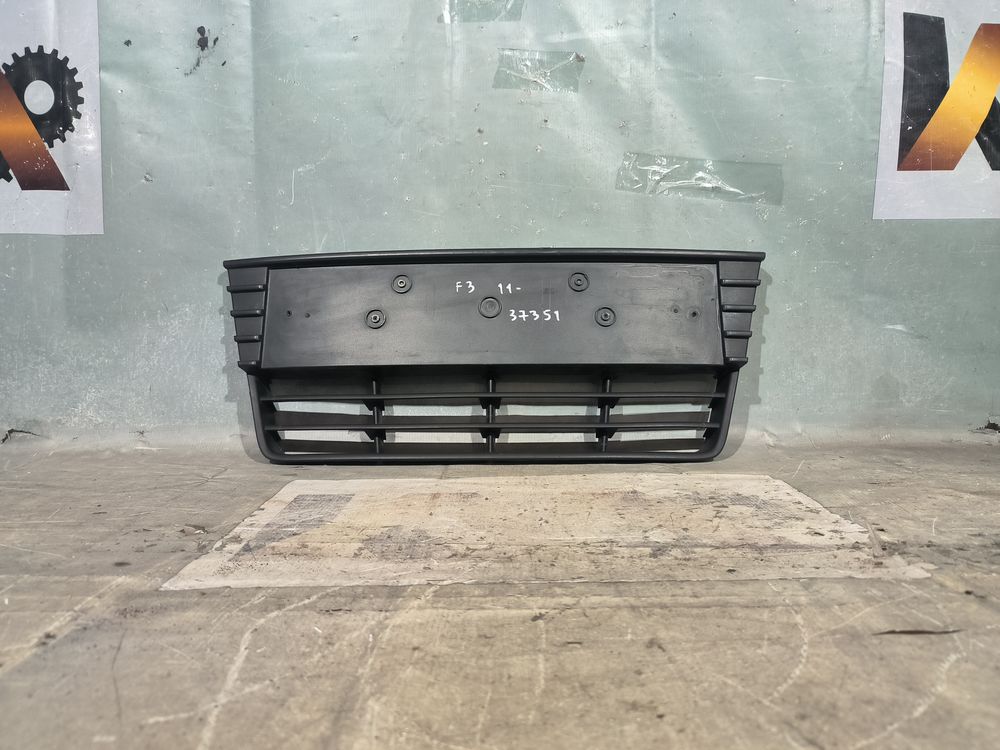 Б/У Решетка в бампер Ford Focus 3 11- 37351