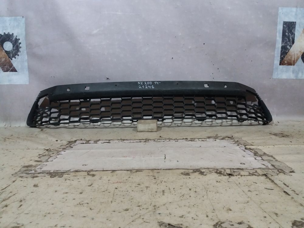 Б/У Решетка в бампер Lexus NX 200 14- 21246