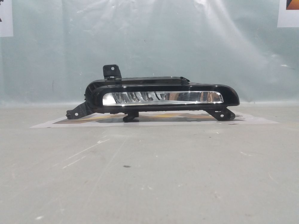 Б/У Туманка Land Rover Range Rover Evoque 15- RH 28124