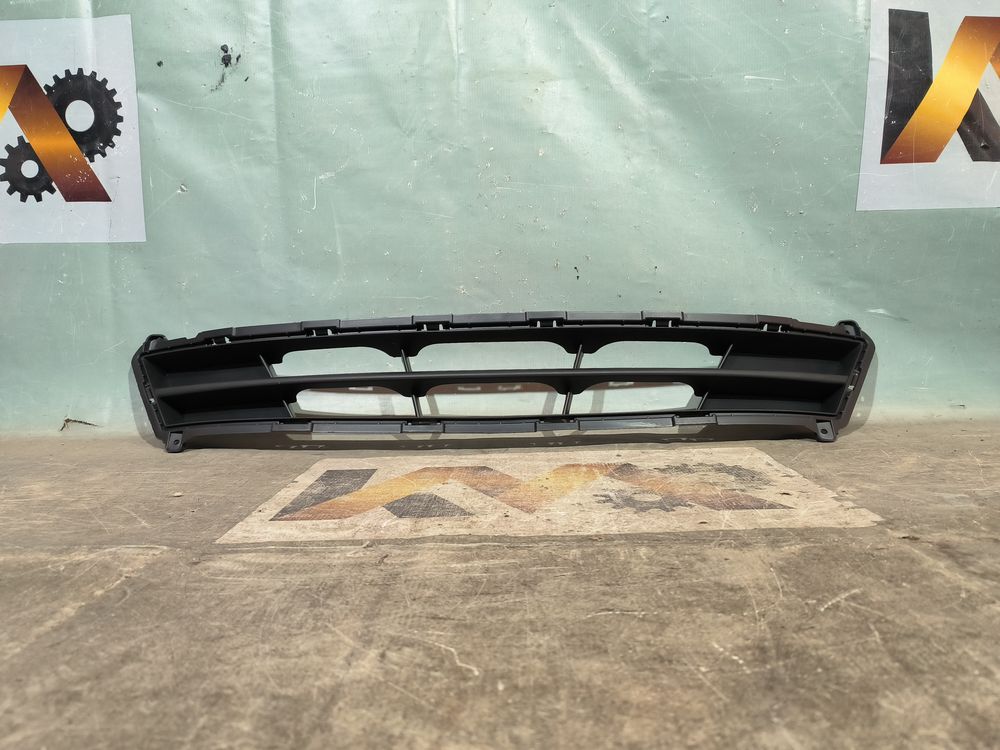 Решетка в бампер Hyundai Solaris 14- НОВАЯ TW 34167
