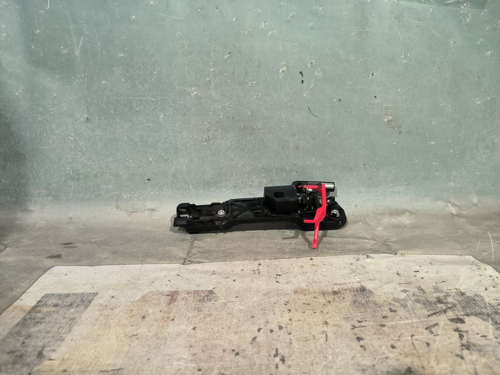 Б/У Крепление наружней ручки задней двери Toyota Camry V50 11- RH 37179