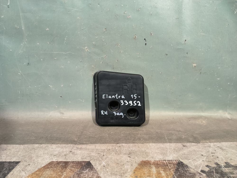 Б/У Усилитель задней двери Hyuindai Elantra 15- RH 33952