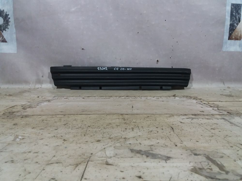 Б/У Решетка в бампер Citroen C4 04- 23012