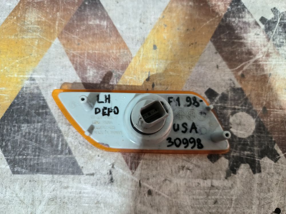 Б/У Повторитель в решетку радиатора Ford Focus F1 98- LH USA DEPO 30998 — изображение 5