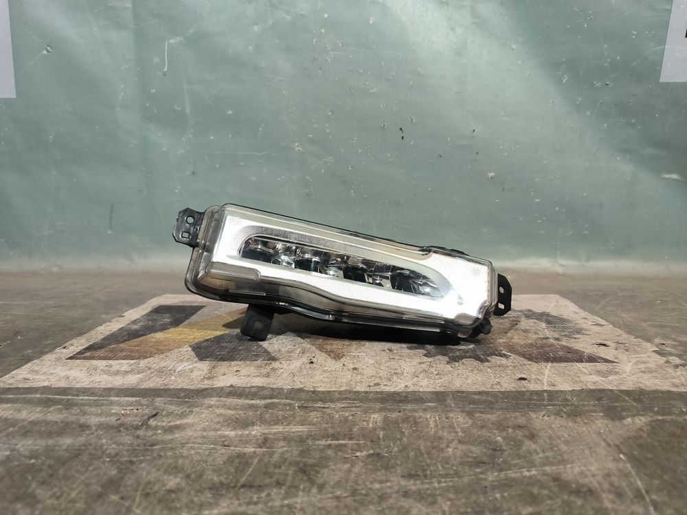 Б/У Противотуманка BMW X5 G05/X3 G01 17- RH LED 24179