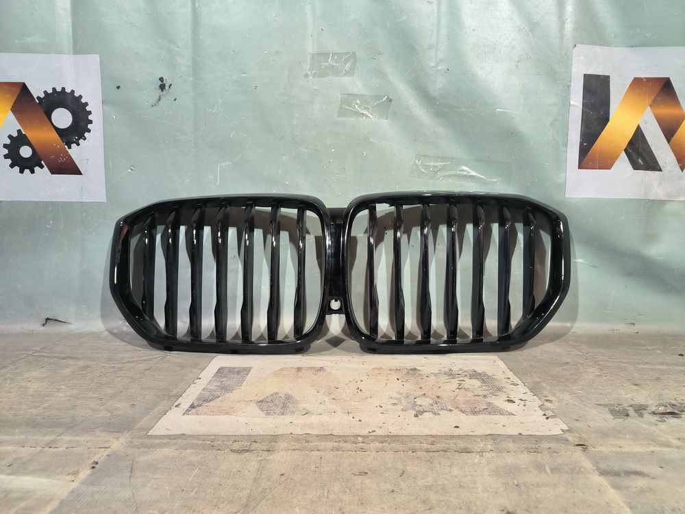 Б/У Решётка радиатора BMW X5 G05 18- 35631