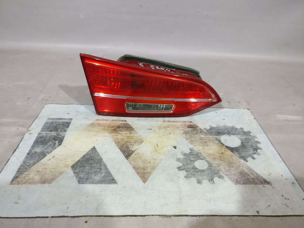 Б/У Фонарь внутренний Hyundai SantaFe12- 2354
