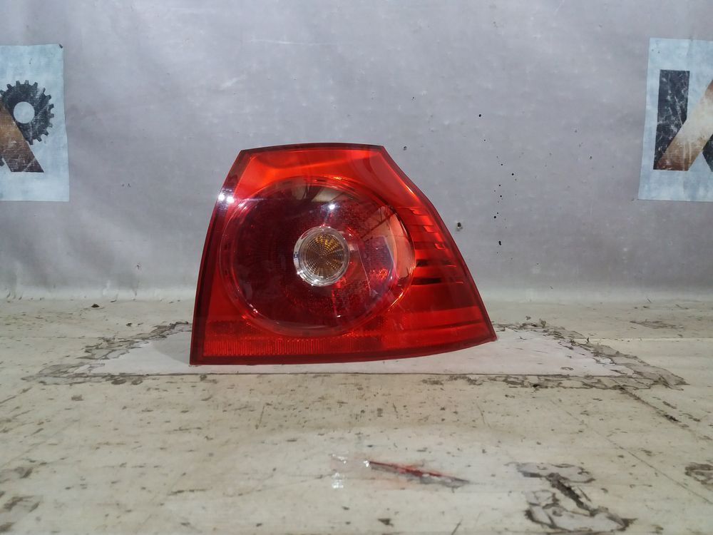 Б/У Фонарь VW Golf 5 04- RH 21886