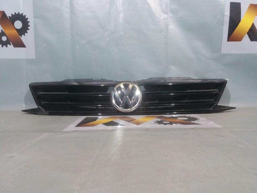 Б/У Решетка VW Jetta 14- 10066