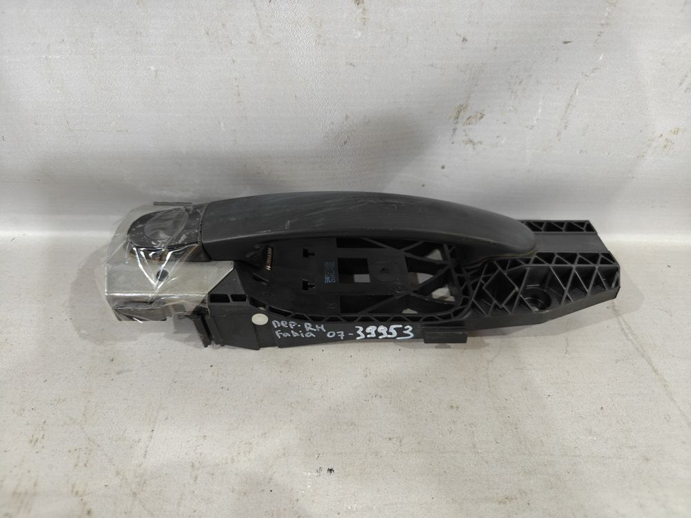 Б/У Ручка передней двери наружняя Skoda Fabia 07- LH 39953