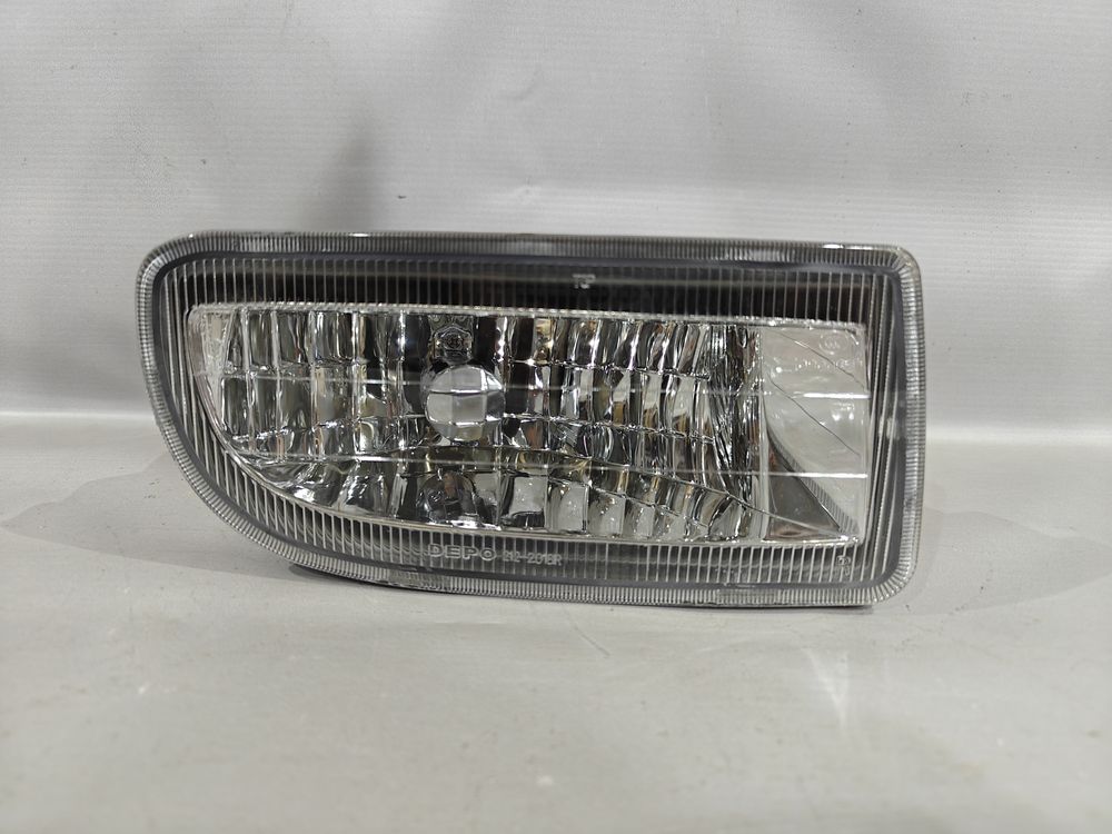 Туманка Toyota Land Cruiser 100 98- НОВАЯ RH 39487