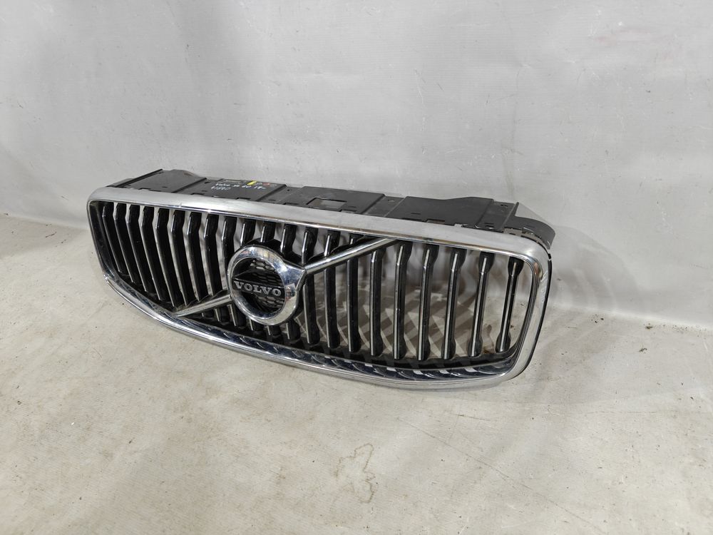 Б/У Решетка радиатора Volvo XC60 17- 41640 — изображение 2