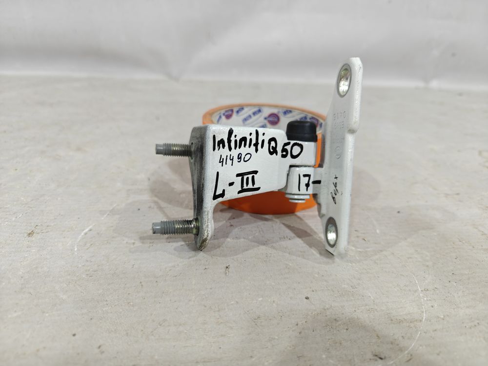 Б/У Петля задней двери верхняя Infinity Q50 17- LH 41490