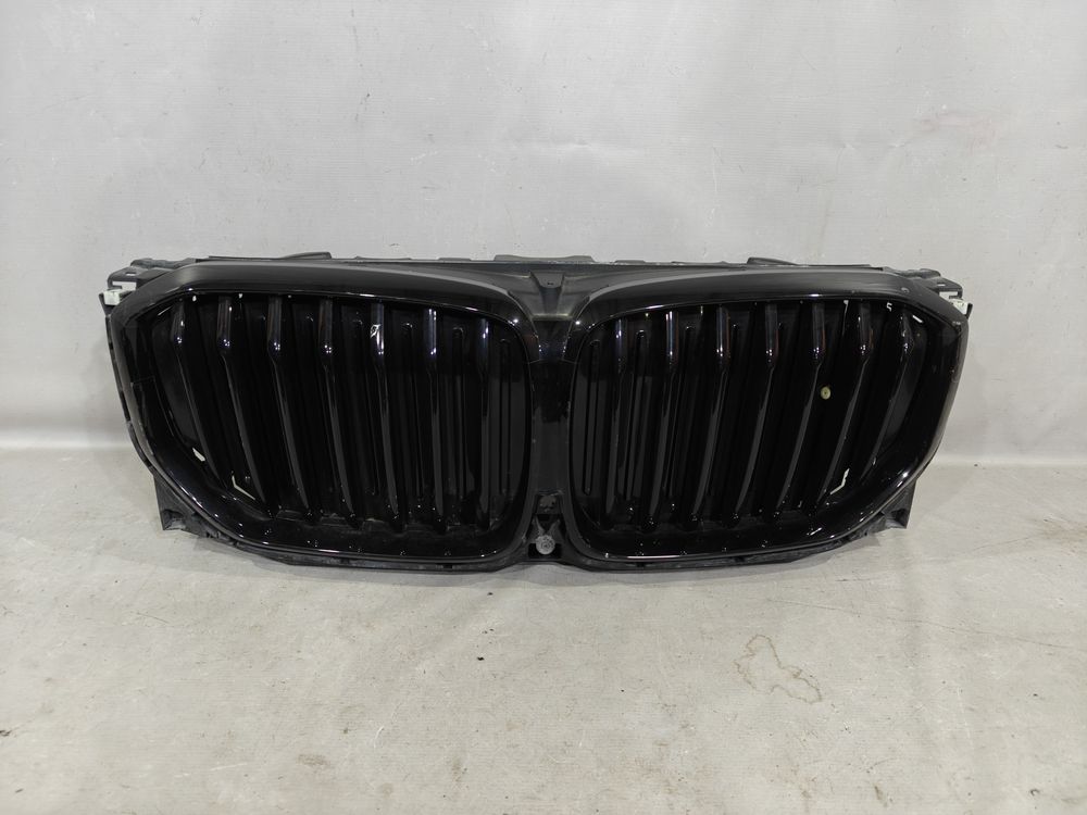 Б/У Решётка радиатора BMW X5 G05 18- 41533