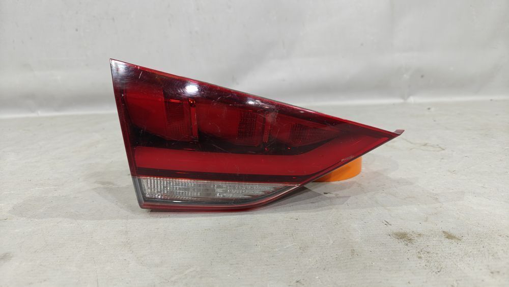 Б/У Фонарь внутренний Hyundai Genesis 14- G80 16- LH 41455