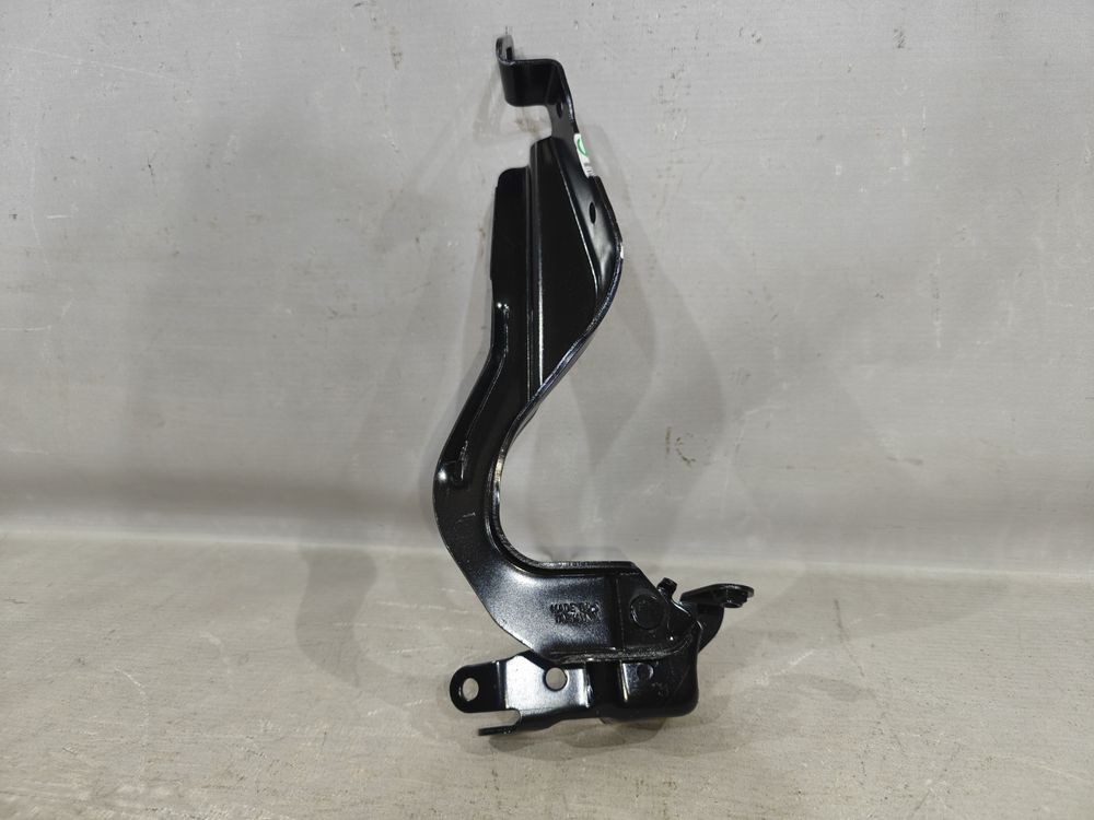 Петля капота Subaru Impreza 11- НОВАЯ RH 42235