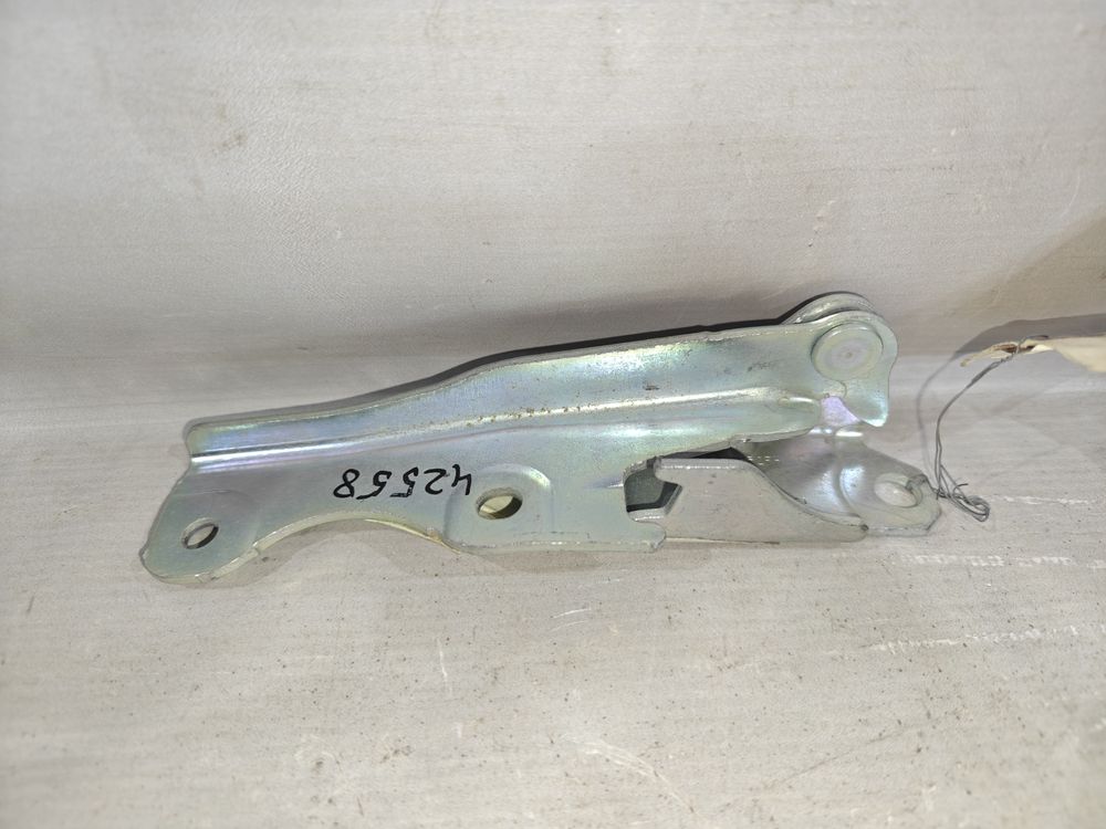 Б/У Петля капота Mitsubishi Galant 04- RH 42558 — изображение 2