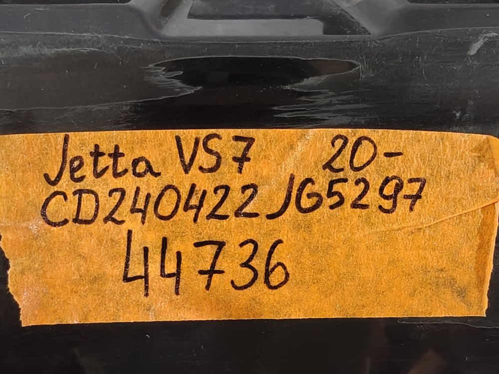 Б/У Решетка радиатора Jetta VS7 20- 44736 — изображение 8
